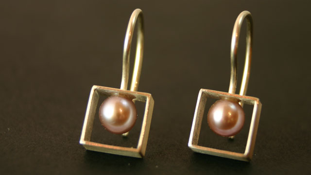 096